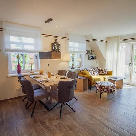 Up Besoeoek - Rapsbluete Mit Infrarotsauna Krummhörn