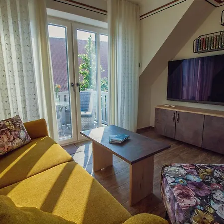 Up Besoeoek - Rapsbluete Mit Infrarotsauna * Krummhörn