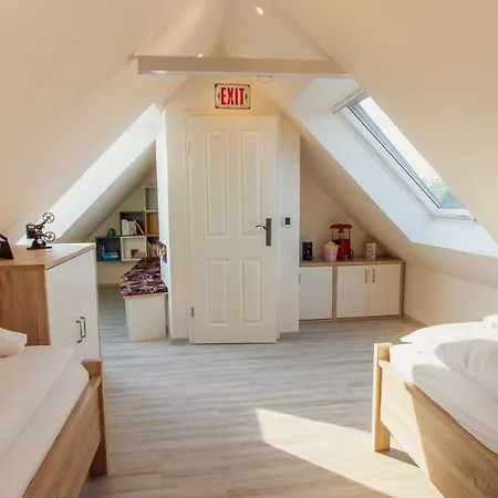 Up Besoeoek - Rapsbluete Mit Infrarotsauna شقة Krummhörn