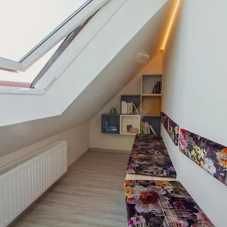 Up Besoeoek - Rapsbluete Mit Infrarotsauna * Krummhörn