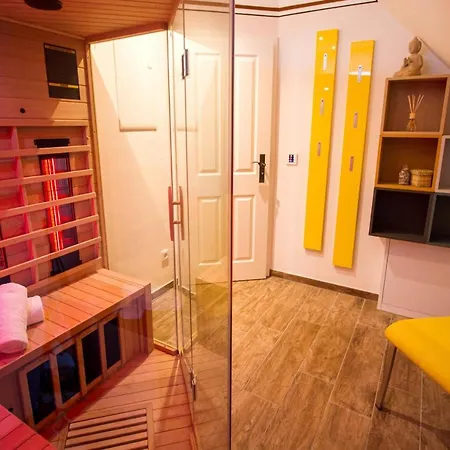 Up Besoeoek - Rapsbluete Mit Infrarotsauna شقة