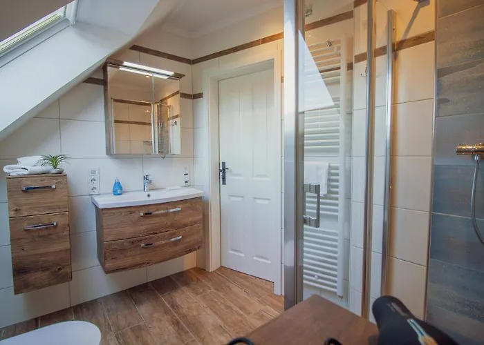 Up Besoeoek - Rapsbluete Mit Infrarotsauna Krummhörn